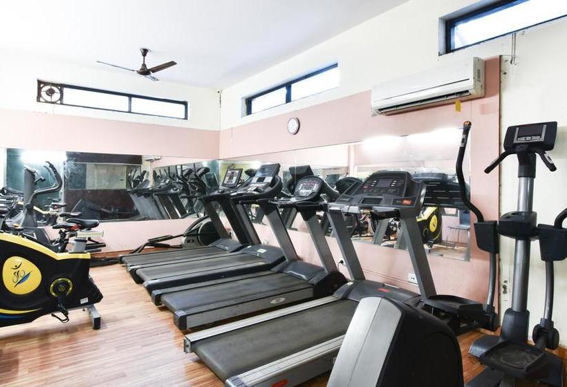 Hotel Treebo Golden Gate Residency 11