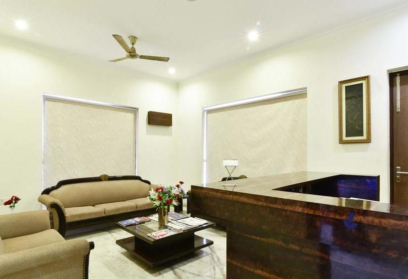 Hotel Treebo Golden Gate Residency 13