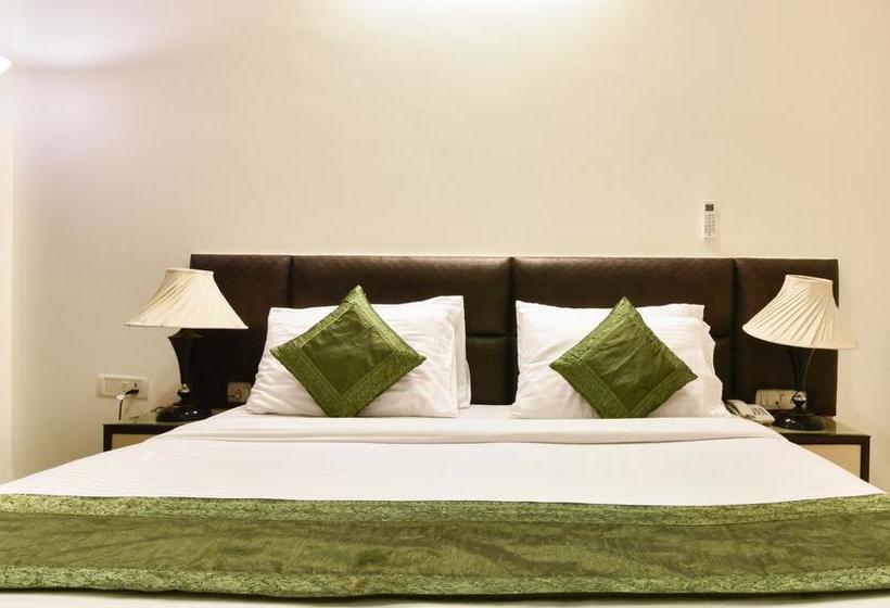 Hotel Treebo Golden Gate Residency 15