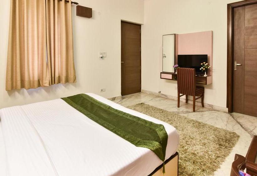 Hotel Treebo Golden Gate Residency 17