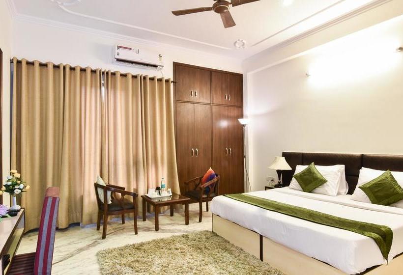 Hotel Treebo Golden Gate Residency 18