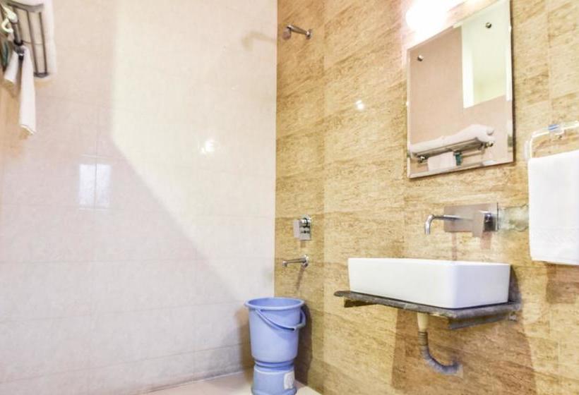 Hotel Treebo Golden Gate Residency 19