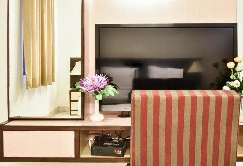 Hotel Treebo Golden Gate Residency 20