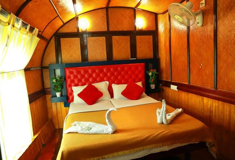 Hotel Parvanethu Houseboats