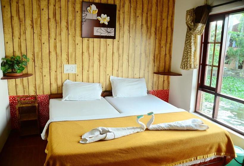 Hotel Parvanethu Houseboats 1