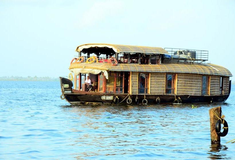 Hotel Parvanethu Houseboats 15
