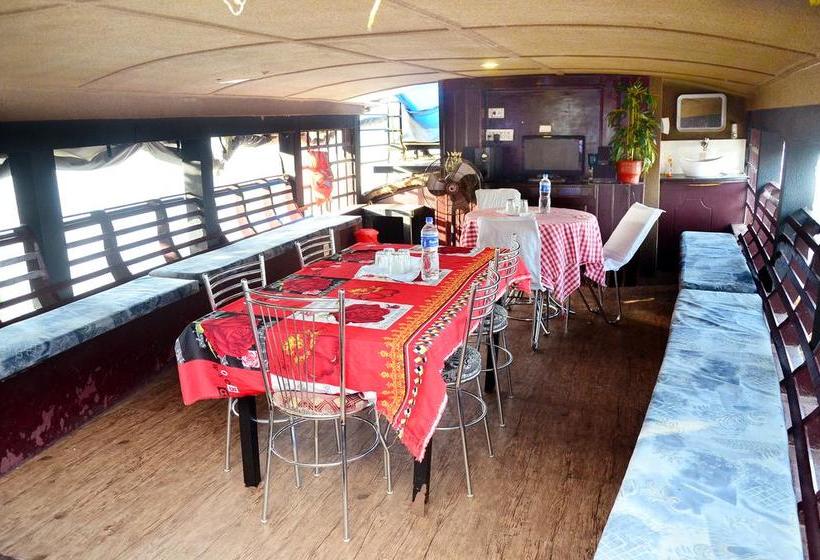 Hotel Parvanethu Houseboats 16