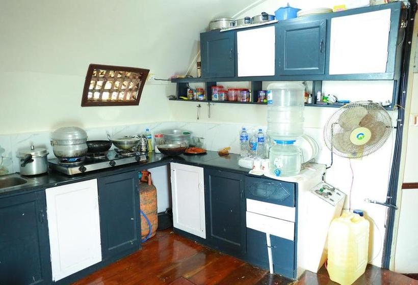 Hotel Parvanethu Houseboats 18