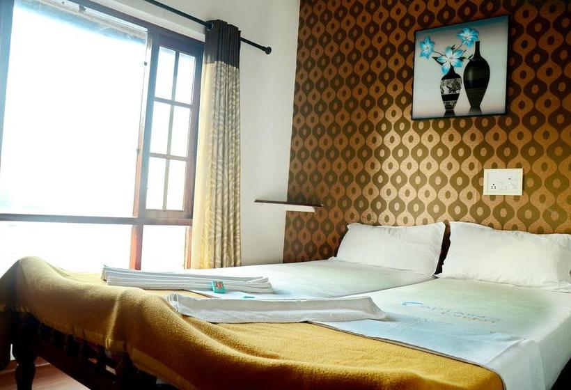 Hotel Parvanethu Houseboats 8