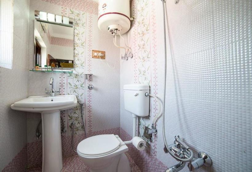 Oyo 5395 Maple Inn Resort 4