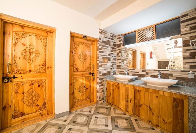 Oyo 5395 Maple Inn Resort 5