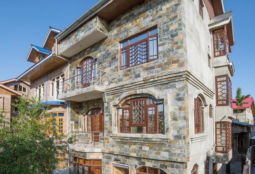 Oyo 5395 Maple Inn Resort 8