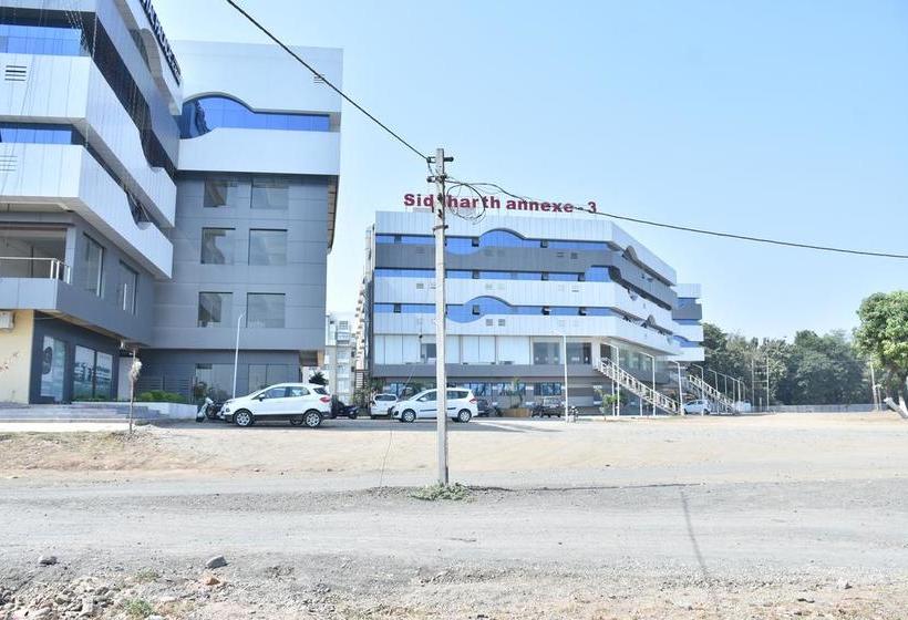 Hotel Royal Palace Vadodara Maharashtra