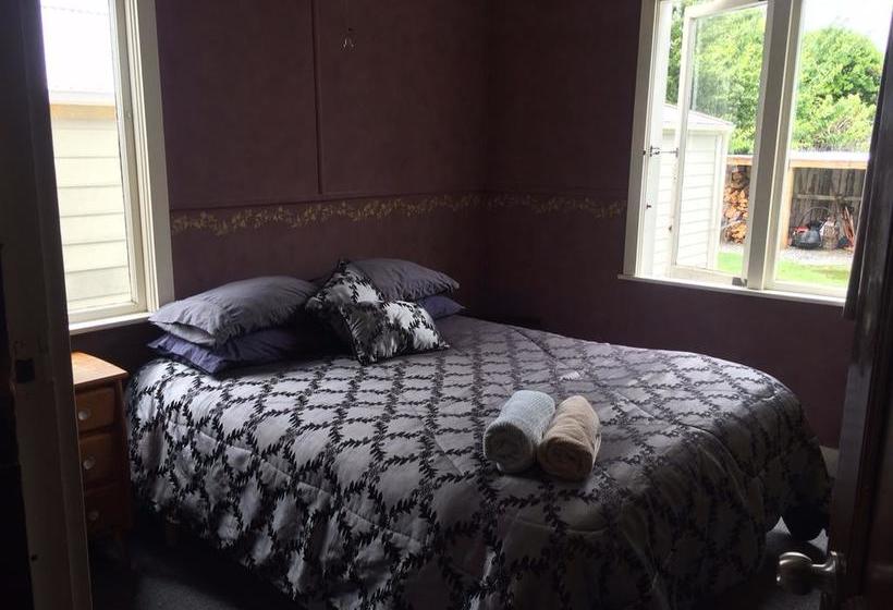 Hostel Wayne S World Westport 2