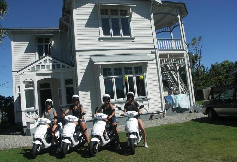 Hostel Wayne S World Westport 4