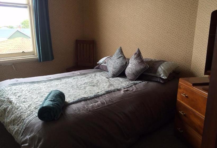 Hostel Wayne S World Westport 5