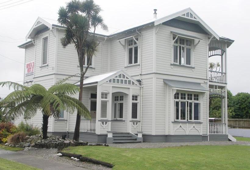 Hostel Wayne S World Westport 7