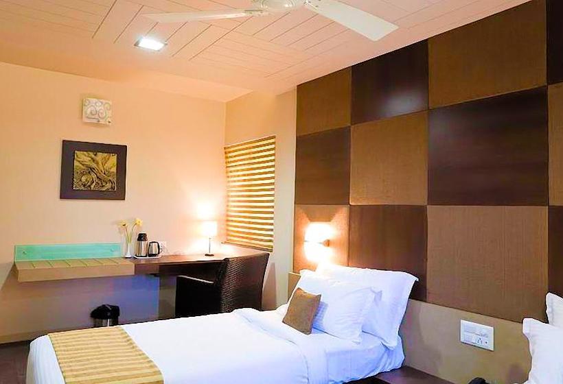 Hotel Skylark Business 13