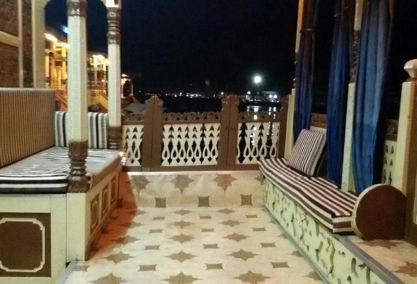 Bed and Breakfast Houseboat Panzey 12