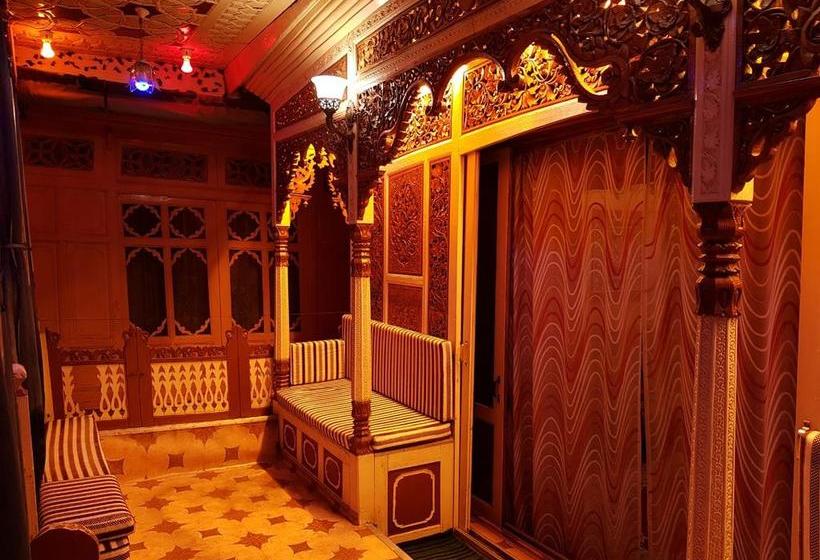 Bed and Breakfast Houseboat Panzey 2