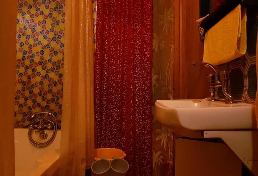 Bed and Breakfast Houseboat Panzey 9