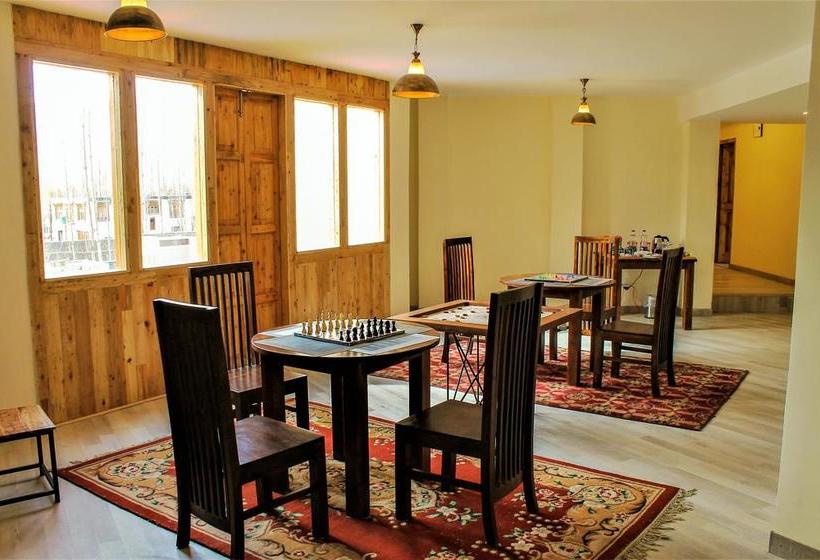 Resort The Driftwood Hotel Leh 8