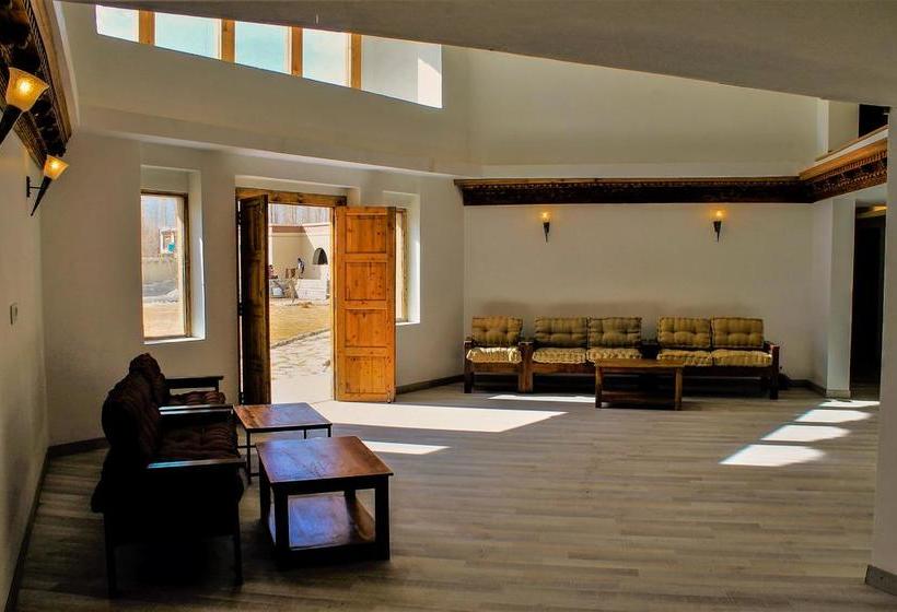 Resort The Driftwood Hotel Leh 9