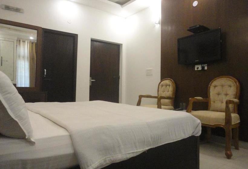 Hotel Anand Niwas 17