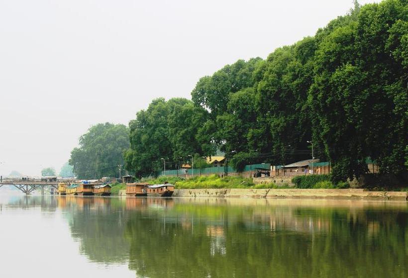 Hotel Mannat Resorts Jammu y Cachemira