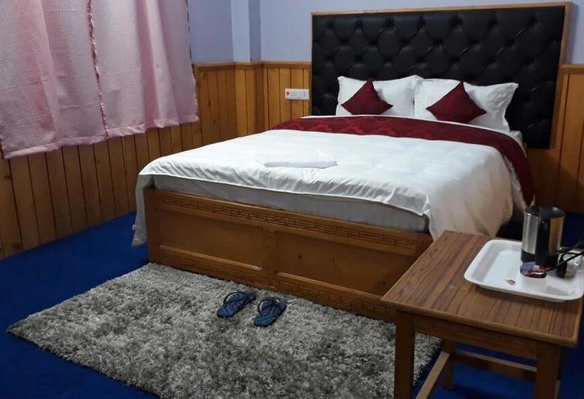 Hill Hotel Lachhung