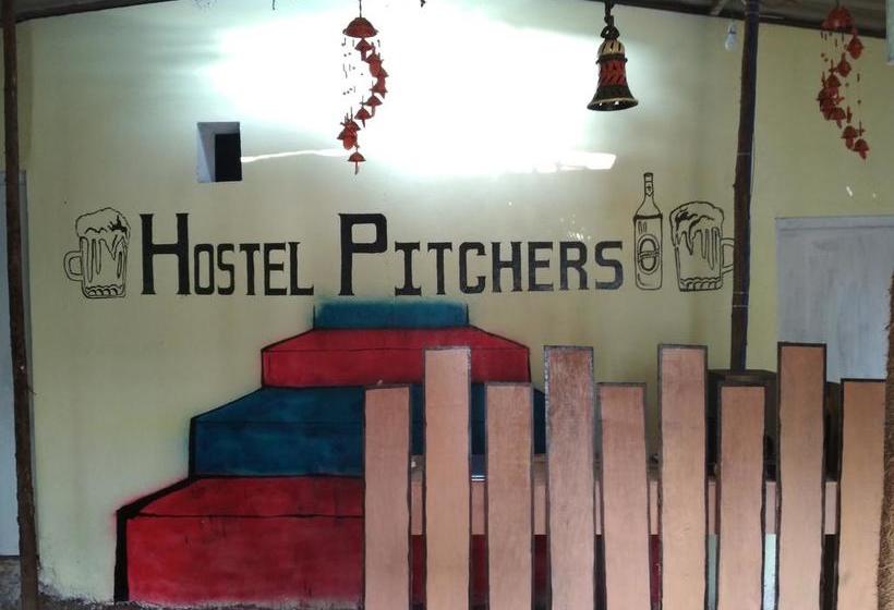 Hostel Pitchers 10