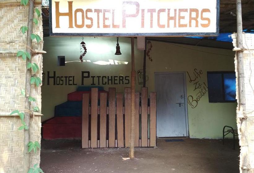 Hostel Pitchers 5