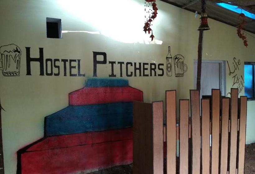 Hostel Pitchers 9