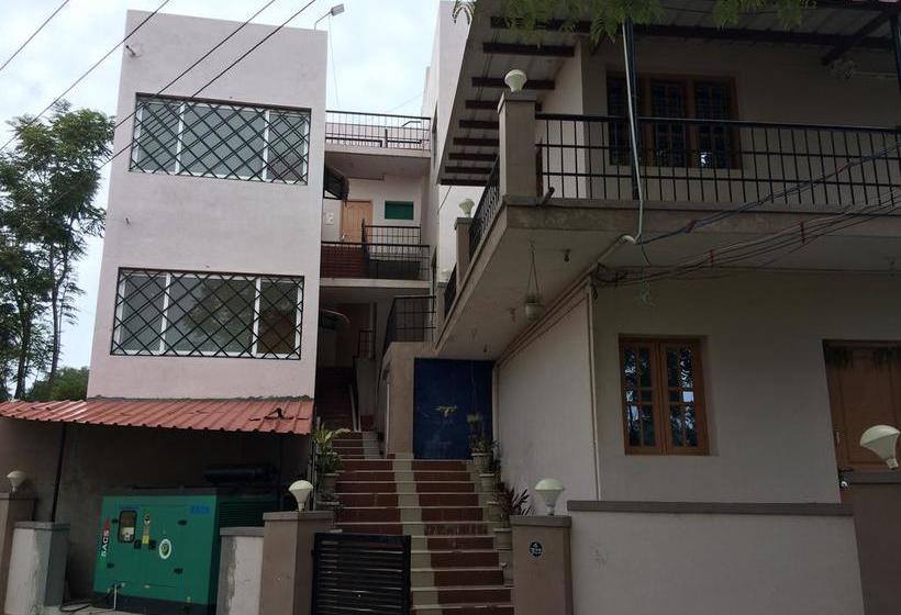 Hotel Krish Holiday Inn