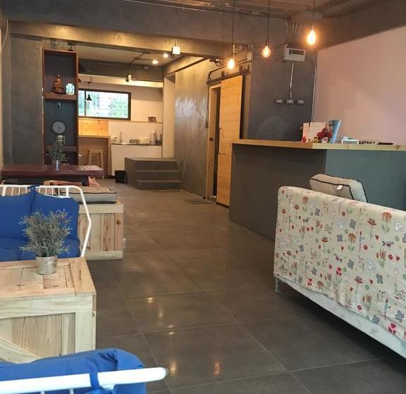 Hotel Jellyfish House 9