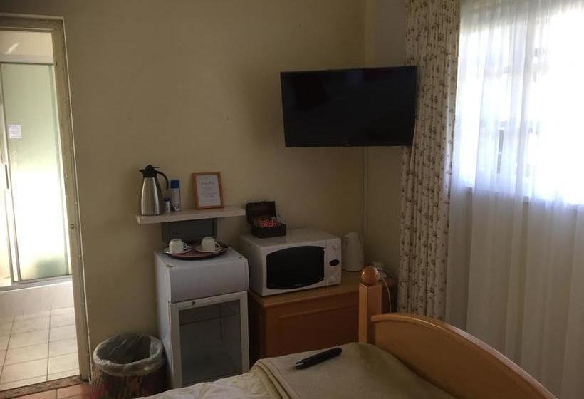 Howards End Manor B&b 8