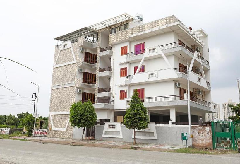 Hotel Oyo 9341 Mascot Pentazz Noida