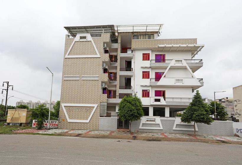 Hotel Oyo 9341 Mascot Pentazz 1