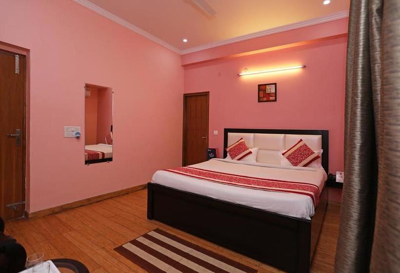 Hotel Oyo 9341 Mascot Pentazz 13