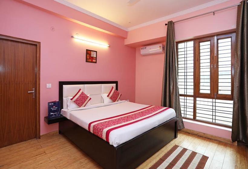 Hotel Oyo 9341 Mascot Pentazz 14