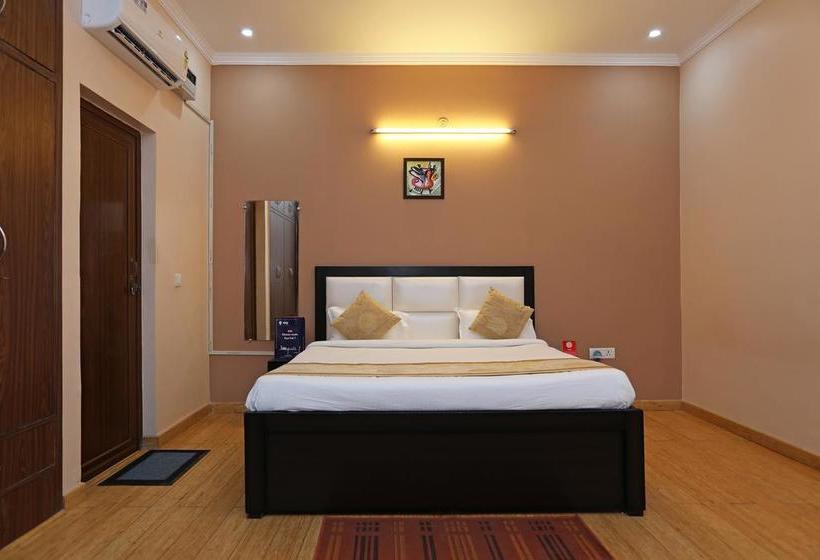 Hotel Oyo 9341 Mascot Pentazz 16