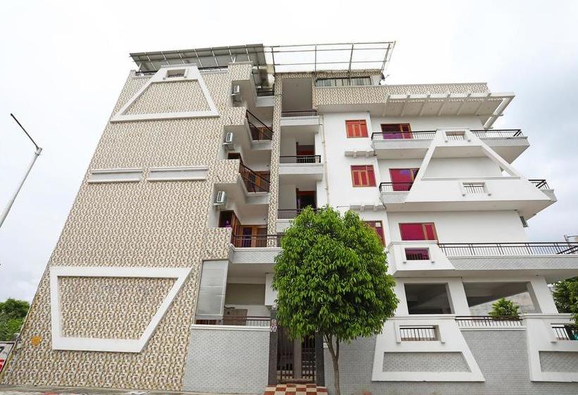 Hotel Oyo 9341 Mascot Pentazz 2