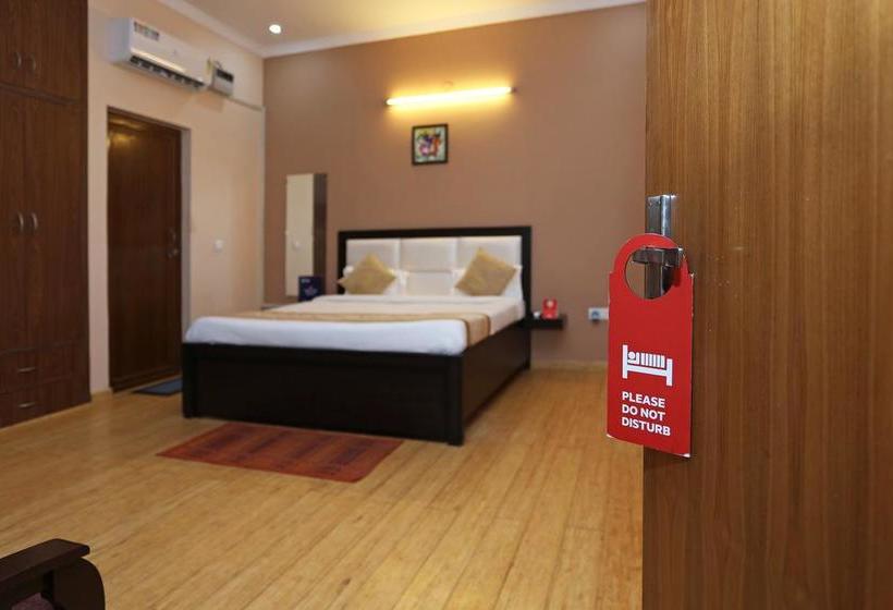 Hotel Oyo 9341 Mascot Pentazz 7