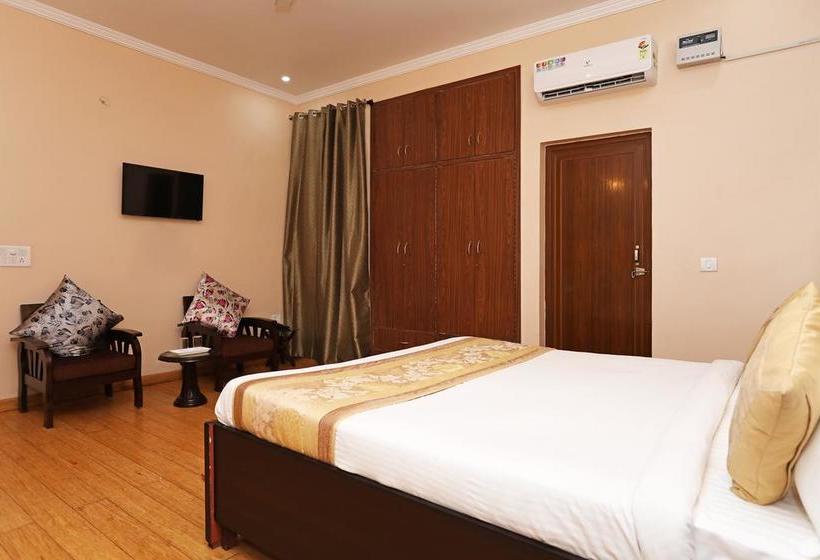 Hotel Oyo 9341 Mascot Pentazz 8