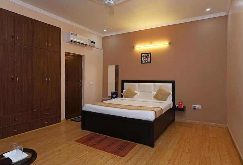 Hotel Oyo 9341 Mascot Pentazz 9