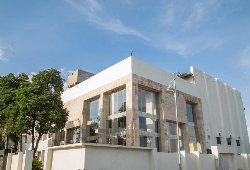 Hotel Oyo Flagship Wadi 1