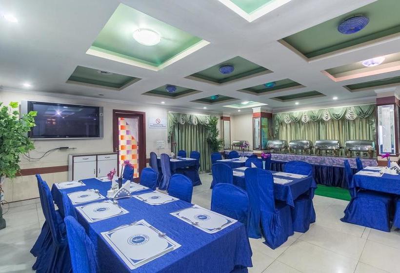 Oyo 7786 Hotel Monsoon Palace 4