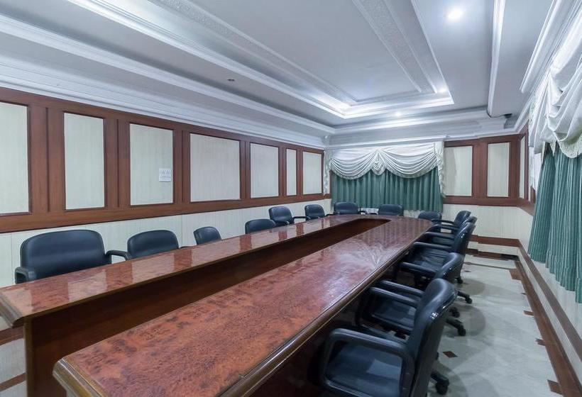 Oyo 7786 Hotel Monsoon Palace 6