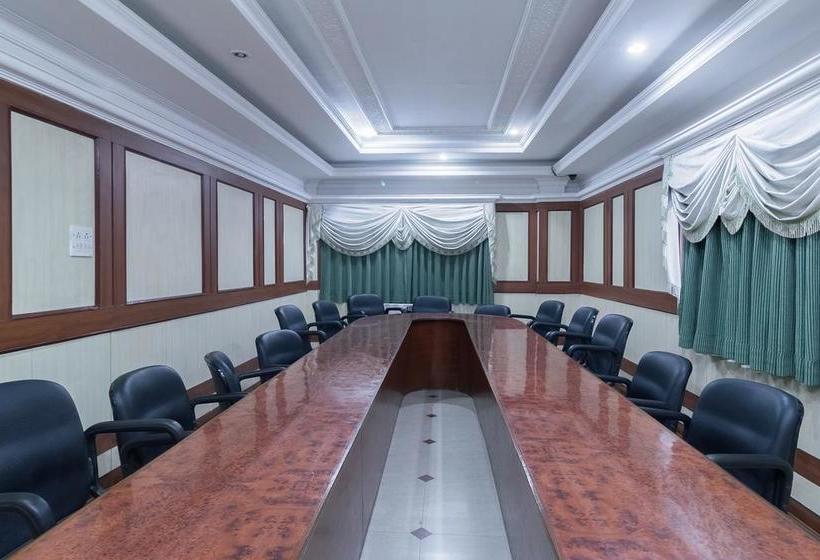 Oyo 7786 Hotel Monsoon Palace 8