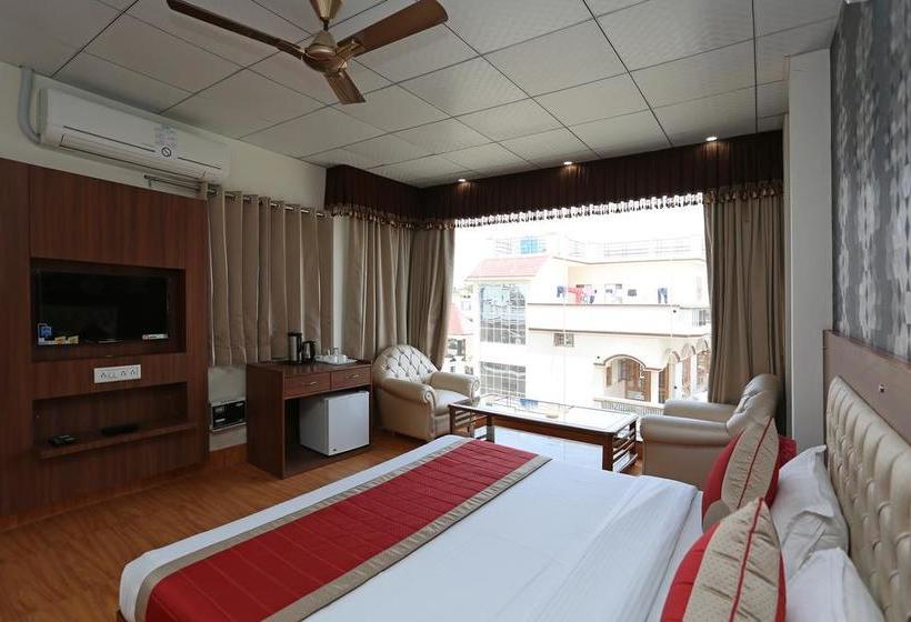 Hotel Oyo 9162 Near Chakrata Road 11